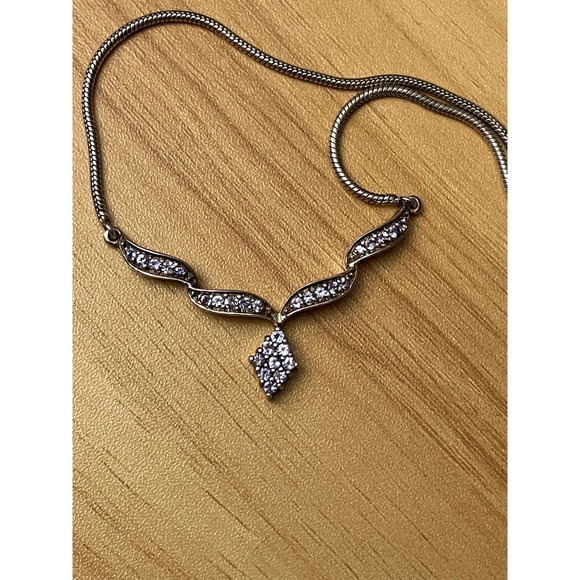 Vintage Silver Tone Lavender Rhinestone V-Shape Pendant Snake Chain Necklace 17" - Picture 3 of 4